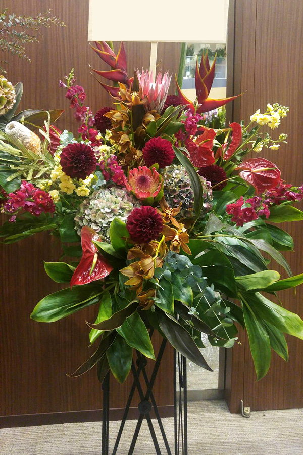 公演祝いに贈るスタンド花　二子玉川の花屋ネイティブフラワーイーダ